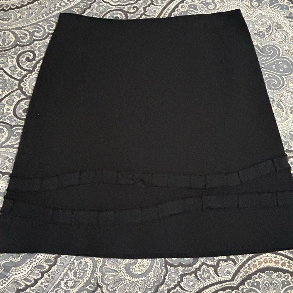 Tahari -Elegant Black Women's Skirt